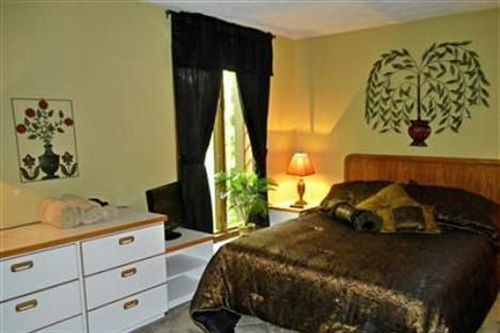 Whispering Oaks Bed & Breakfast Eaton Chambre photo